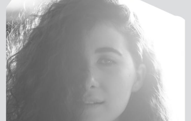 แปลเพลง Stranger In A Room – Sara Hartman