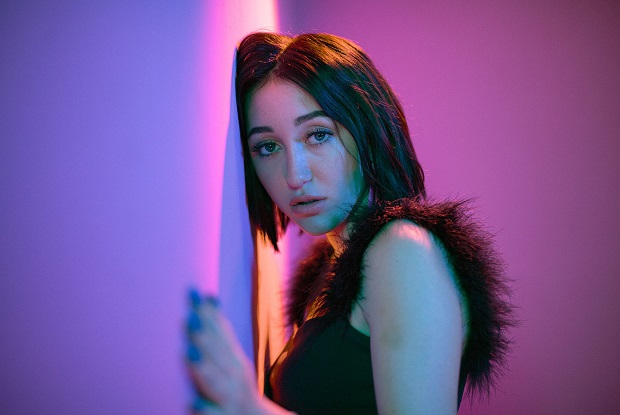 แปลเพลง Lonely – Noah Cyrus