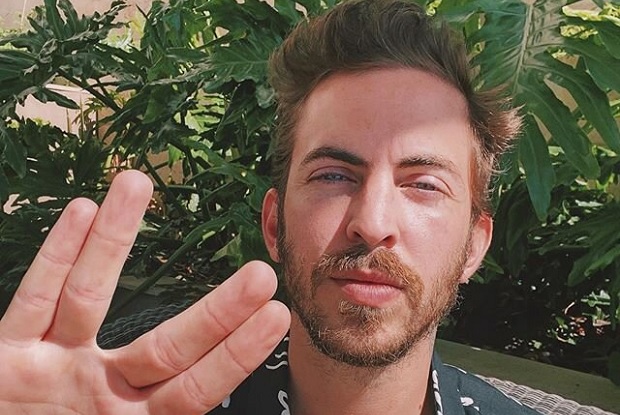 แปลเพลง Alien – Dennis Lloyd