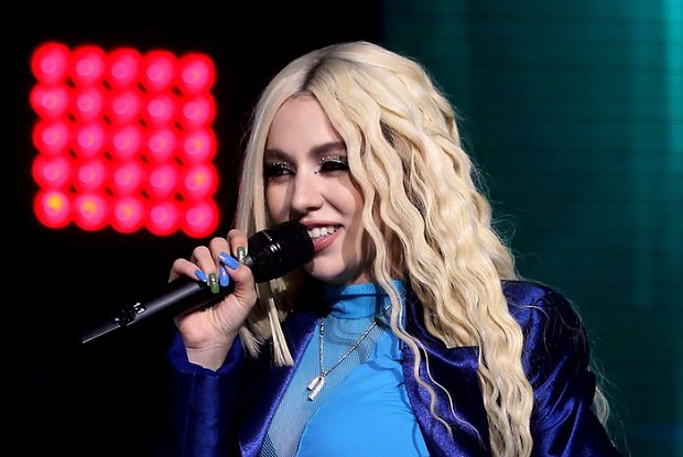 แปลเพลง Naked – Ava Max