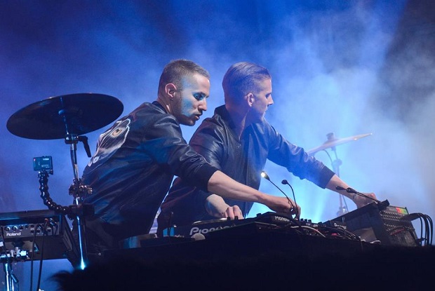 แปลเพลง Love On Me – Galantis & Hook N Sling