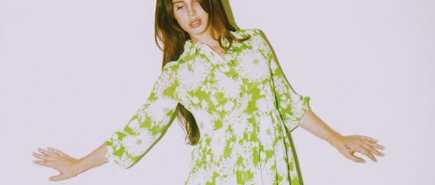 lana-del-rey-white-mustang