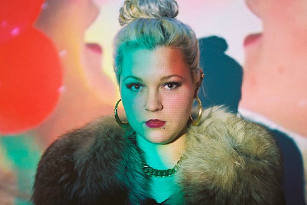 แปลเพลง Table for Two – Elli Ingram